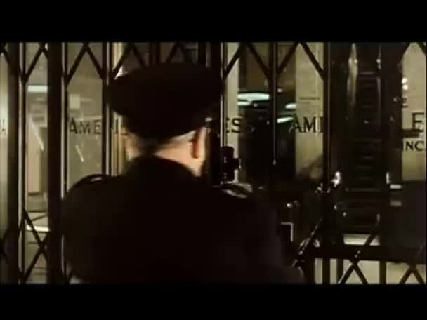 Portes Verrouillées Des Gardes Sécurité Devant Immeuble Bureaux Années 1960 — Video