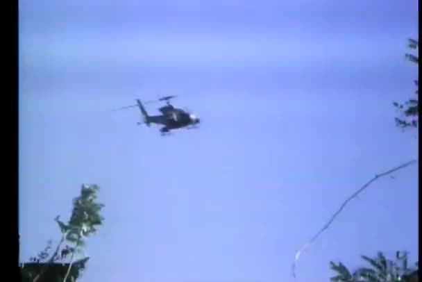 Hubschrauber Dreht Große Runde Hintergrund — Stockvideo
