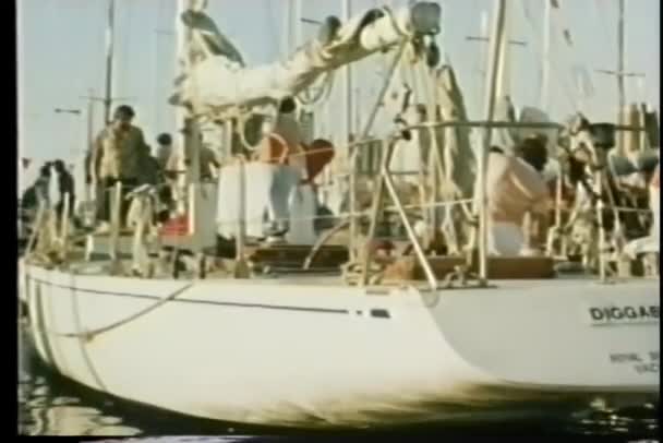 Яхта Причалена Гавані — стокове відео