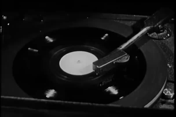 在老式唱机上播放记录的特写 — 图库视频影像