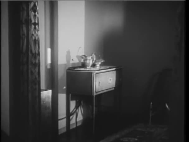 Широкий Знімок Відкриття Дверей Квартири Повільно 1930 — стокове відео
