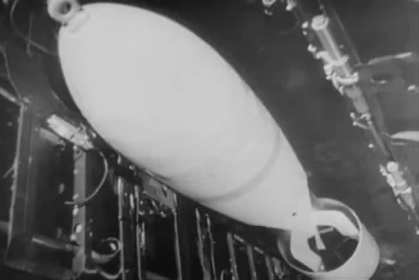 Átmenet Lövés Bombák Átszakadt Felhők 1940 Években — Stock videók