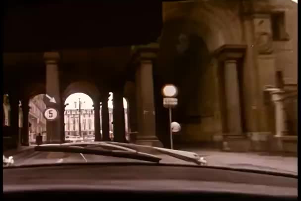 Blick Vom Auto Unter Eine Brücke — Stockvideo