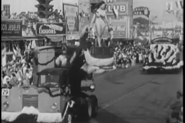 ラスベガスのパレードのフロートのワイド ショット — ストック動画