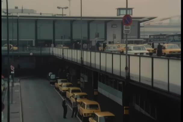 在米兰 意大利宽射击的机场 — 图库视频影像