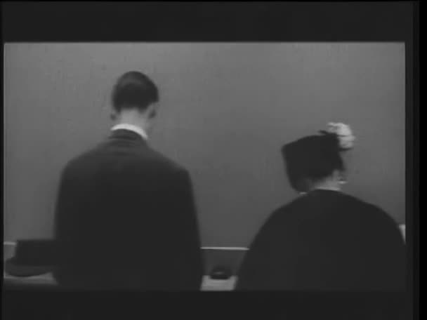 Homem Invisível Roubando Dinheiro Cofre Banco 1960 — Vídeo de Stock