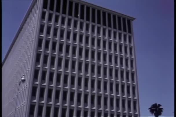 Schüsse Auf Bürogebäude — Stockvideo