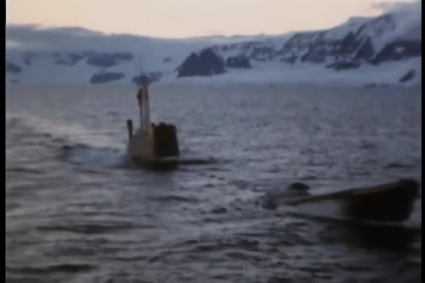 Ponorka Povrchy Arktických Vodách — Stock video