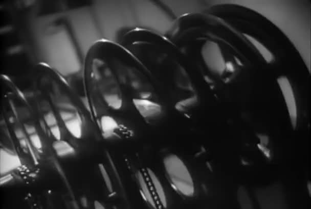 Dönen Film Makaraları Film Kutular 1930 Larda Yığını — Stok video