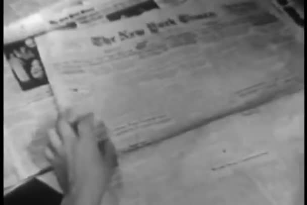 New York Times Madde 1950 Çember Kişi — Stok video