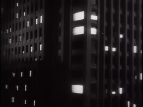 Pan Hasta Parte Superior Del Rascacielos 1930 — Vídeos de Stock