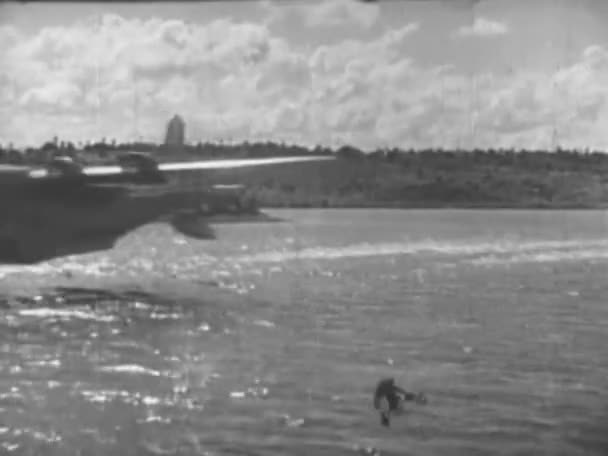 Deniz Uçağının 1940 Larda Nehirden Kalkmasının Geniş Açılı Görüntüsü — Stok video