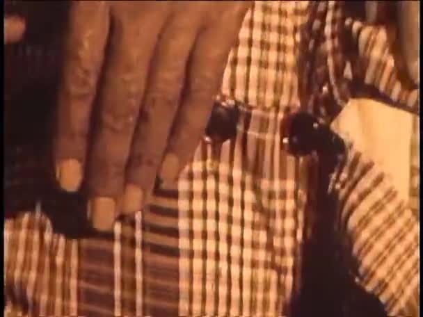 1970 년대에 여자의 사람의 — 비디오