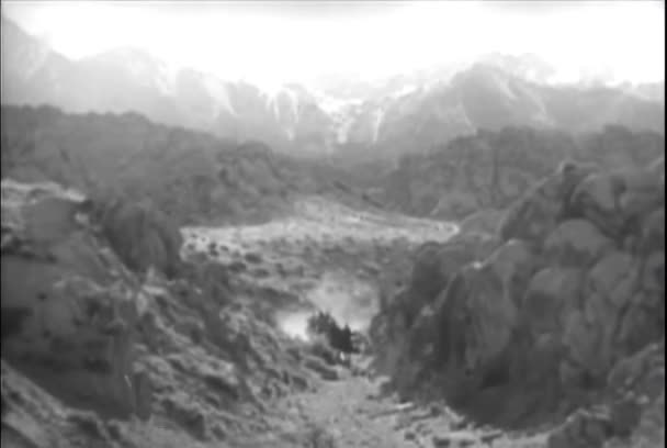 Vaqueros Caballo Cañón Durante Explosión 1930 — Vídeo de stock