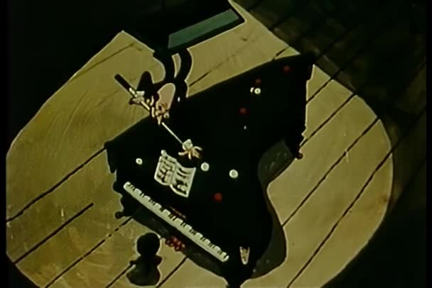 Αεροφωτογραφία Του Ανθρώπου Παίζοντας Μπιλιάρδο Στο Πιάνο — Αρχείο Βίντεο