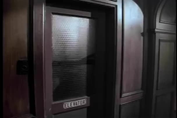 Μεγάλη Βολή Του Ασανσέρ Πόρτα Κλεισίματος — Αρχείο Βίντεο