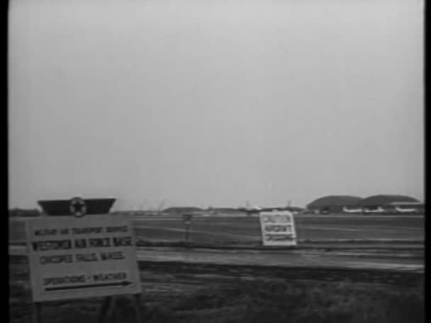 Avião Militar Decolando Aeródromo 1940 — Vídeo de Stock
