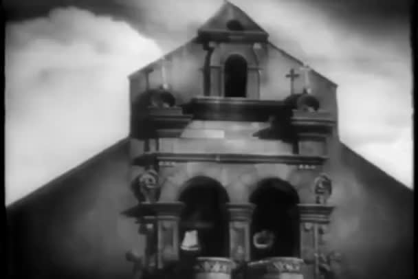 Старой Церкви Звонят Колокола — стоковое видео