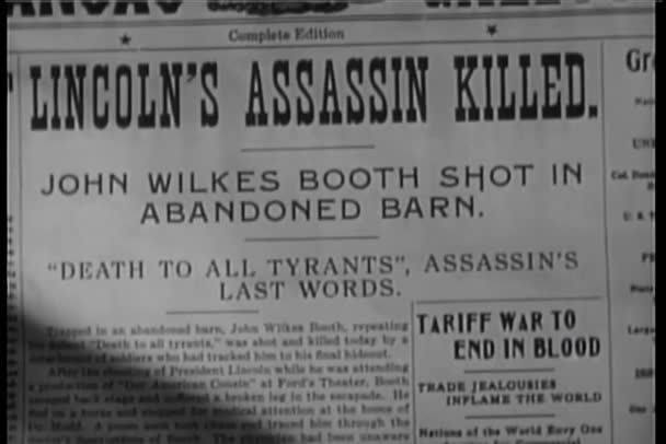 Primer Plano Del Titular Del Periódico Asesino Lincoln Asesinado — Vídeos de Stock