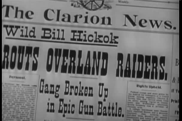 Close Manchete Jornal Gang Broken Epic Gun Battle — Vídeo de Stock