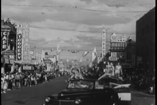 Wide Shot Boulder City Parade Float — Stock Video