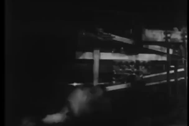 蒸汽机车车轮转动的特写 — 图库视频影像
