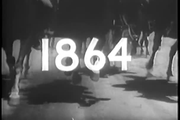 Years1864 1865 Накладывается Поверх Низкоугольного Вида Скачущих Лошадей — стоковое видео
