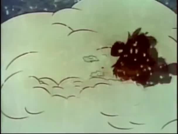 小熊在雪地上滑行 撞上树干 — 图库视频影像