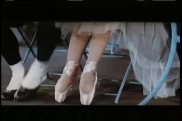 Close Flört Erkek Kadın Ayakları — Stok video