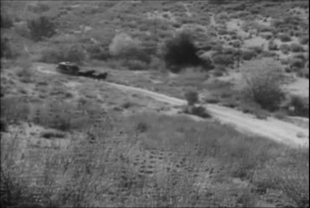 Vedere Unghi Înalt Stagecoach Care Călătorește Regiunea Montană Anii 1930 — Videoclip de stoc
