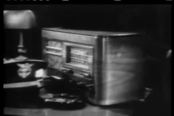 Close Hand Turning 1940S Radio — Stock Video