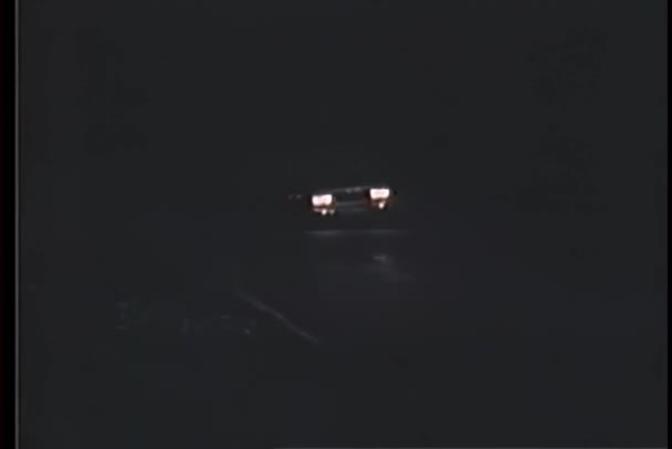 Pick Truck Slippen Road Nachts — Stockvideo