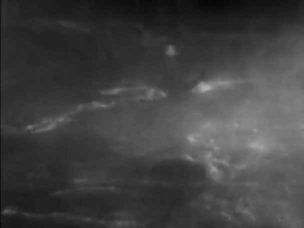 Persoon Die Tijdens Storm Rivier Zwemt 1930 — Stockvideo