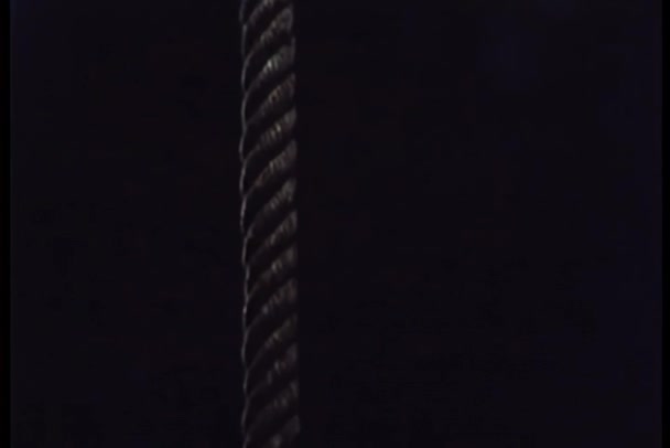 ぼやけた背景のロープのクローズアップビュー — ストック動画