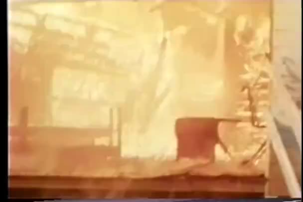 Καίγοντας Σπίτι Καταρρέοντας Πλάνα — Αρχείο Βίντεο