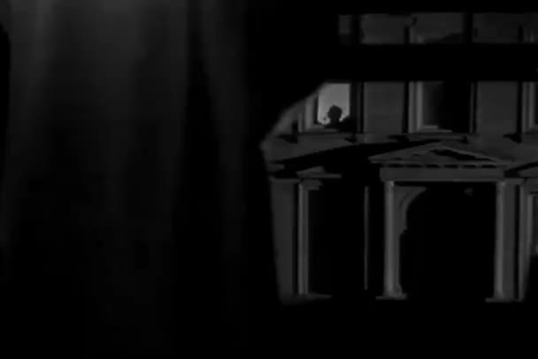 1940 年代の窓から撮影する準備をしての狙撃兵 — ストック動画