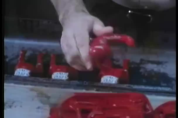 Bliska Krwawienia Strony Spada Zabawka Linii Produkcyjnej — Wideo stockowe