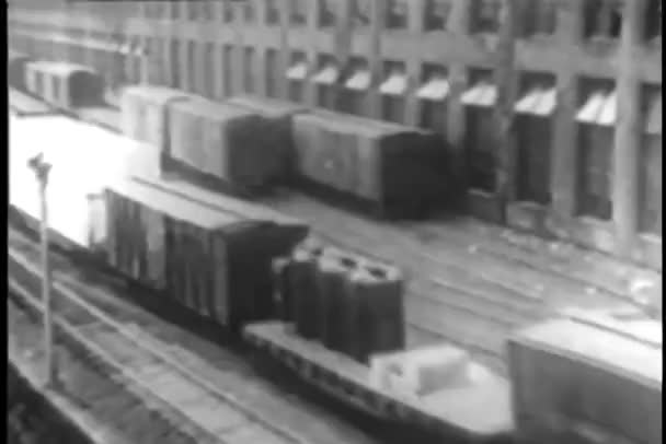 Vysoký Úhel Pohledu Nákladní Vlak Pohybující Přes Nákladové Nádraží — Stock video