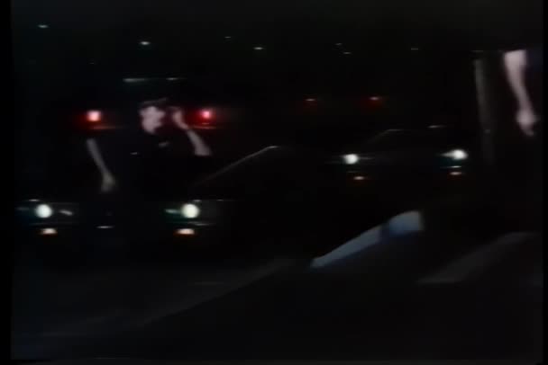 Policía Llega Escena Del Crimen Por Noche — Vídeos de Stock