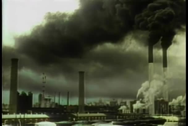 Wide Shot Black Smoke Emitting Factory — Stock Video
