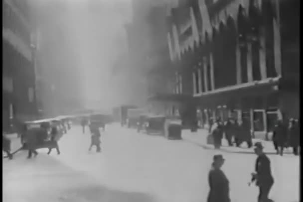 Θέα Της Ζωής Στην Πόλη Του 1930 Από Αυτοκίνητο — Αρχείο Βίντεο