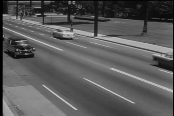 1950 年代の霊柩車の道旅行 — ストック動画