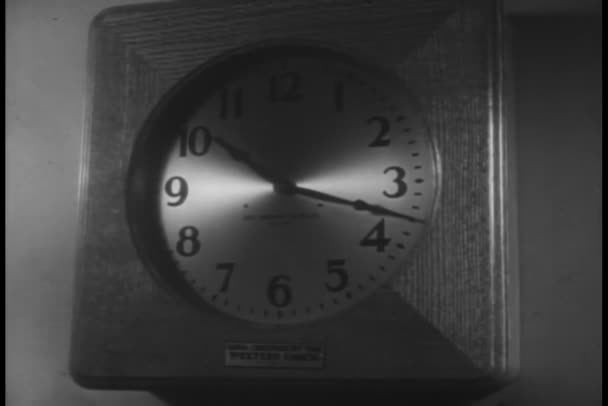 Настінний Годинник Показує Проходження Часу — стокове відео