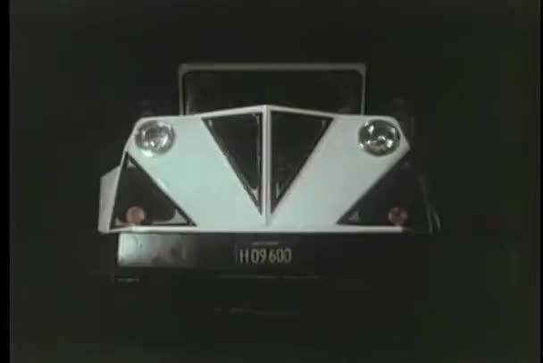 点滅ライトの塵芥収集車のワイド ショット — ストック動画
