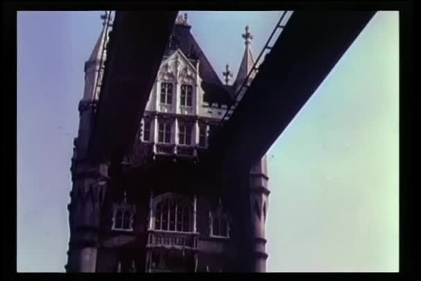 Londra Köprüsü Thames Nehri Kaydırma — Stok video