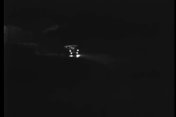Brett Skott Buss Som Reser Landsväg Natten — Stockvideo