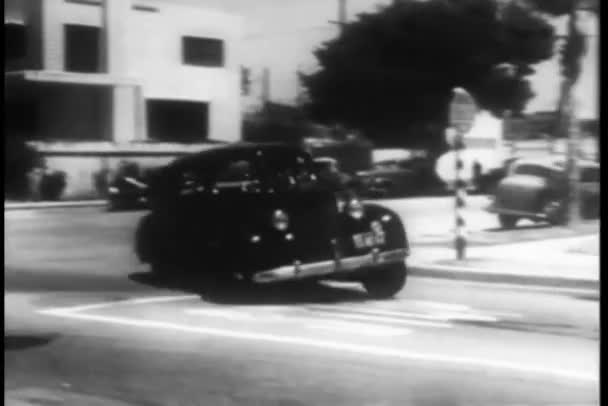 Samochód Policyjny Szeroko Strzał Pogoni Podejrzanego — Wideo stockowe