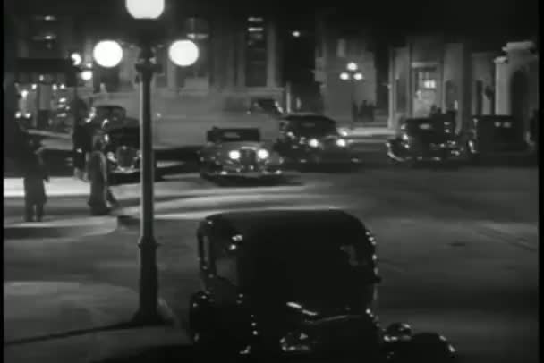 Αυτοκίνητα Υπερβολική Ταχύτητα Μέσα Από Δρόμο Νύχτα — Αρχείο Βίντεο