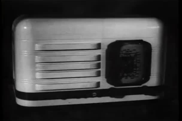 Close 1940 Radio — Video Stock