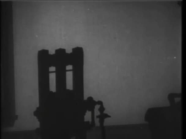 Radyatör 1930 Larda Sabote Gaz Maskeli Adam Silüeti — Stok video